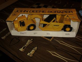 ERTL 1/16 JOHN DEERE SCRAPER #508   NIB   construction toy   vintage 