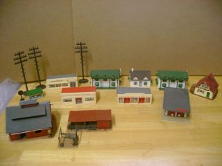 Large Lot Of Vintage HO Scale Model Train Buildings Plasticville 