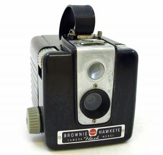 Vintage Brownie Hawkeye 620 Film Box Camera Good Working Condition 
