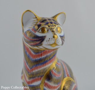 RETIRED ROYAL CROWN DERBY PAPERWEIGHT CAT   IMARI DECORATION 2ND 