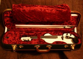 Fender FV 1 Electric Violin with Case and Bow White