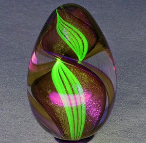 Wald Glass aventurine / Lutz, uranium / UV ribbon glass Egg 