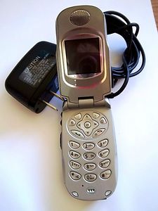 Cell Phone Nextel Motorola i730 with Charger Bundle