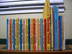 Lot of 30 Vintage Peanuts Books by Charles Schulz Charlie Brown Snoopy 