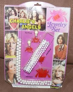VINTAGE 1977 NEW MOC CHARLIES ANGELS JEWELRY SET FARRAH FAWCETT KATE 