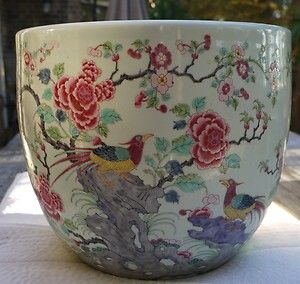 Very Rare 17th Century Chinese porcelain planter Famille Rose