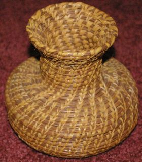 Coushatta Indian hand Woven Pine Needle Basket
