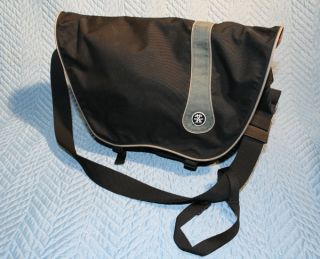 Crumpler Crisp Suit Messenger Bag   17 Laptop   Black/Orange