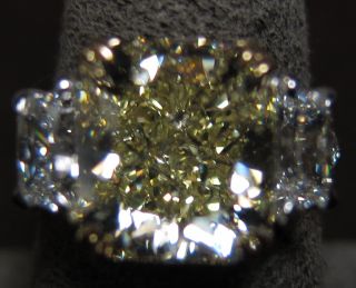 yellow side set two trapezoid and graduated round diamond ring