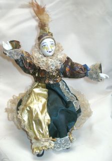 HANDPAINTED HARLEQUIN DOLL MUSIC BOX PART PORCELAIN PLAYS BRING IN THE