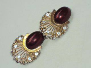 Vintage Gold Red Cabochon Rhinestone Clip On Earrings (C614)