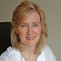 dr elizabeth muir a clinical psychologist specialising in treating