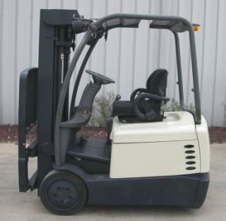  SC4520 30 2007 3000 lbs Capacity Electric 3 Wheel Forklift
