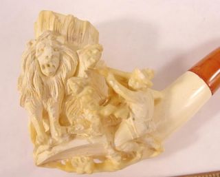 RARE 1800s ANTIQUE HAND CARVED MEERSCHAUM PIPE HUNTERS W/ LION