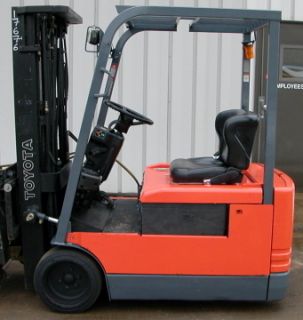 Toyota 5FBE15 1995 3000 lbs Capacity Electric 3 wheel Forklift