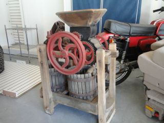 Antique Apple Cider Mill Wine Press Primitive Farm Machine Fruit