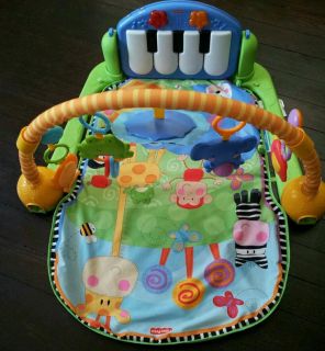 FISHER PRICE DISCOVER N GROW KICK AND PLAY PIANO GYM PLAYMAT EUC