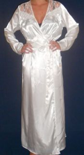 Flora Nikrooz Ivory Long Sleeve Robe MSRP $54 00