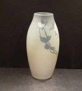 Rookwood Vellum Vase with White Roses 8 5 8 Rothenbusch Mint
