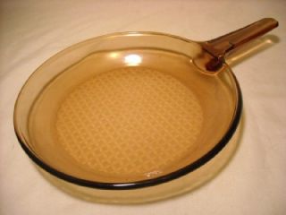 UP FOR AUCTION IS A VISION CORNING PYREX LG 10 FRY SKILLET SAUCE PAN
