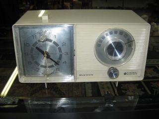 General Electric Solid State C1461 B Clock Radio