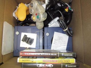 Nintendo Game Cube  lot of 2 defect systems 4 defect games 7 defect