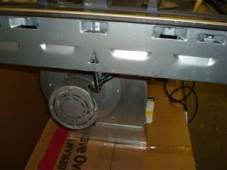 Unit ships with 2 burner in right bay, additional module required for