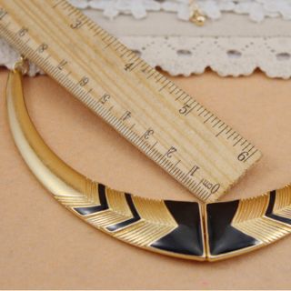 Fashion Black Arrowhead Gold Charm Glaze Oil Drop Pendant Short Collar