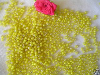 10 0 Old Time White Heart Greasy Yellow Seed Beads