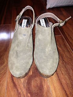 Steve Madden Clogs 8.5 GREAT CONDITION Tan/Taupe color