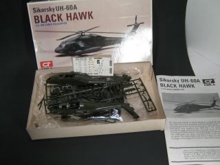 Black Hawk Helicopter Sikorsky UN 60A Idea plastic model Kit 1987 1 72