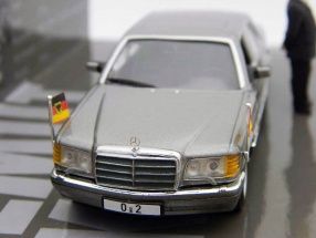  Benz 500 SEL(W126) federal chancellor Helmut Kohl 1989 143 Minichamps