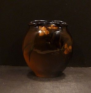  Standard Glaze Vase with Trillium Katherine Hickman Mint