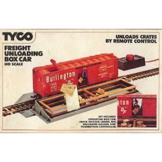 Freight Unloading Box Car HO Scale: Toys & Games