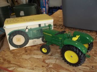 john deere toy tractor 5020 555 closed box  