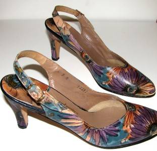 Abstract Floral Hand Painted Vintage 70s Larose Pumps 7  