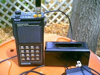 Kenwood TH 31AT 220MHz Transceiver with Battery Charger Works Good