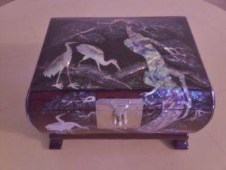 Vintage Korean mother of pearl jewelry box, from 1970s, 9x6x5 1/2