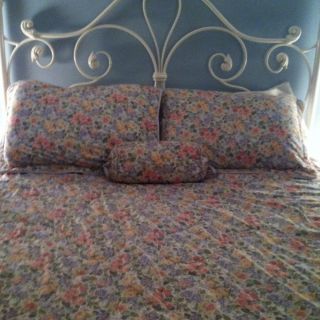 Laura Ashley Bedding Set Full Size 8 Pieces Very Good Condition