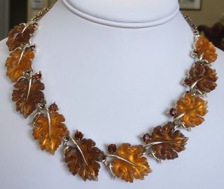  LISNER FROSTED CARVED LUCITE LEAVES FALL AMBER RHINESTONE NECKLACE
