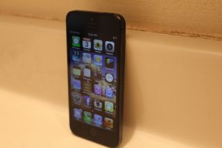 iPhone 5 (Latest Model)   16GB   Black & Slate CARRIER LOCKED OPTUS