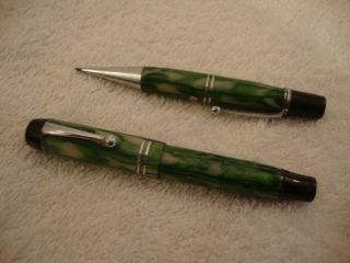 Vintage Mentmore Minor Fountain Pen Pencil Set Green Marbled