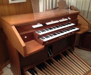 Virtual Pipe Organ   Midi Organ Console in Rodgers Organ Cabinet for