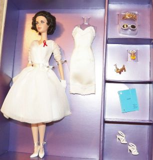 Elizabeth Taylor White Diamonds Barbie   Gold label