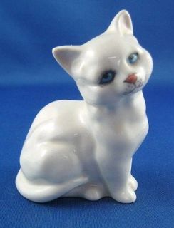Vintage Beswick Figurine Of A White Cat Made In England 3 1/8 Inch
