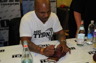 Mike Tyson Signed Vintage Jack Dempsey Everlast Boxing Glove PSA/DNA