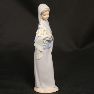 LLADRO RETIRED PIECE #4650 Girl with Calla Lilies