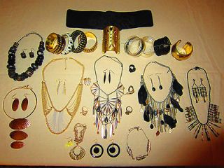 Blk/Gold Rocker 31pc lot of Jewelry & Accessories New Items Clearance