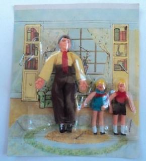 dollhouse family in Dollhouse Miniatures