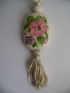 Vintage Avon Glass Hand Painted Flower White Beaded Pendant Necklace